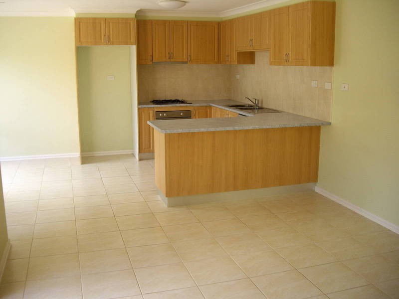 2/4 Balmoral Close, Hillside VIC 3037