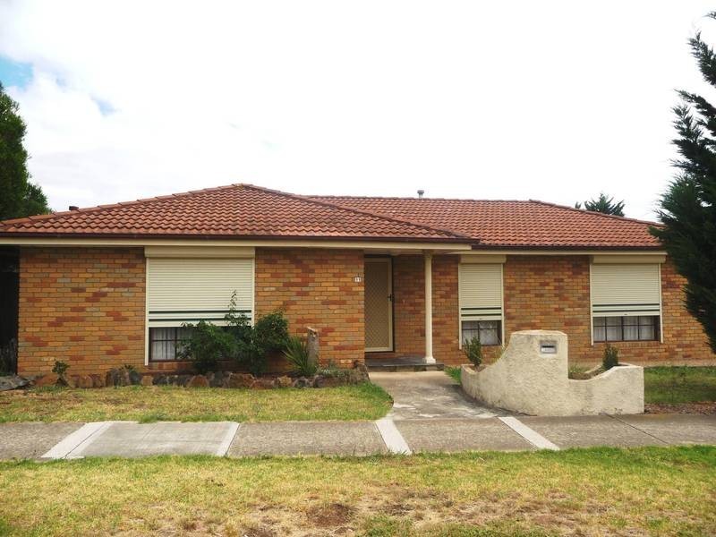 11 Lionheart Avenue, Taylors Lakes VIC 3038