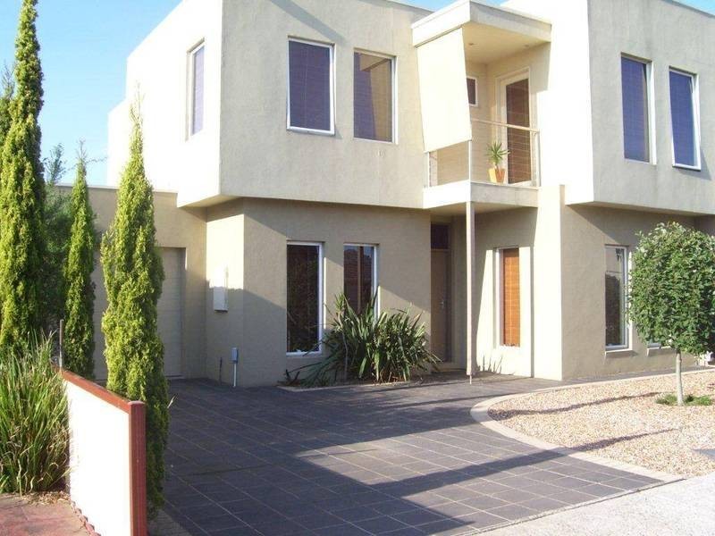 10 Ambridge Grove, Sydenham VIC 3037