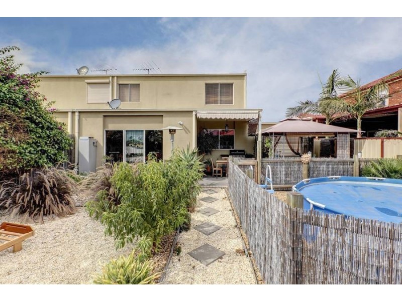 10 Ambridge Grove, Sydenham VIC 3037