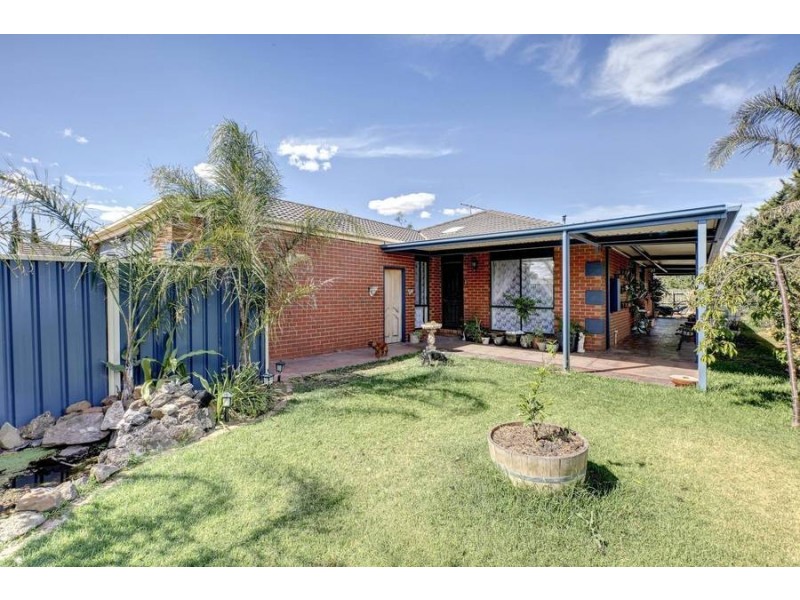 11 Rivergum Place, Hillside VIC 3037