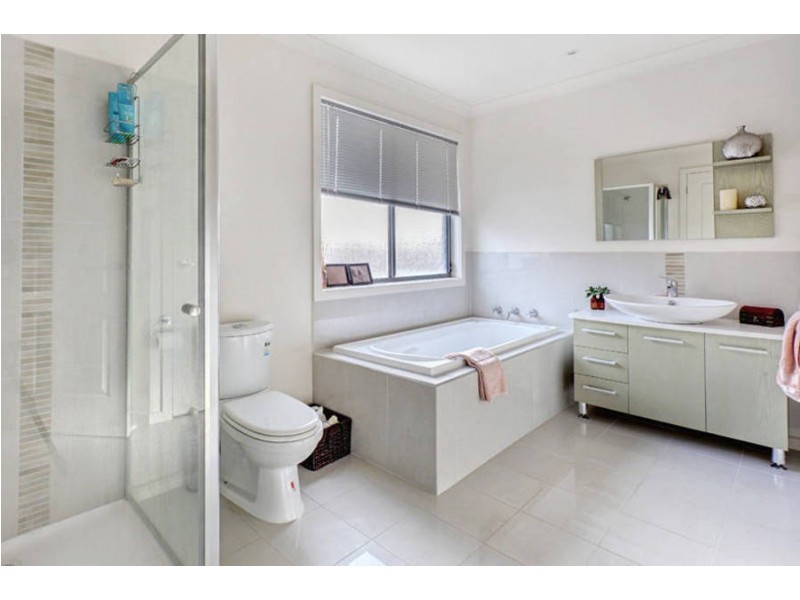 9 Ultimo Walk, Taylors Hill VIC 3037