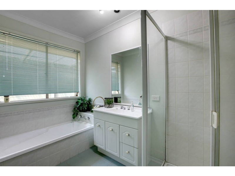 23 Tussock Crescent, Sydenham VIC 3037