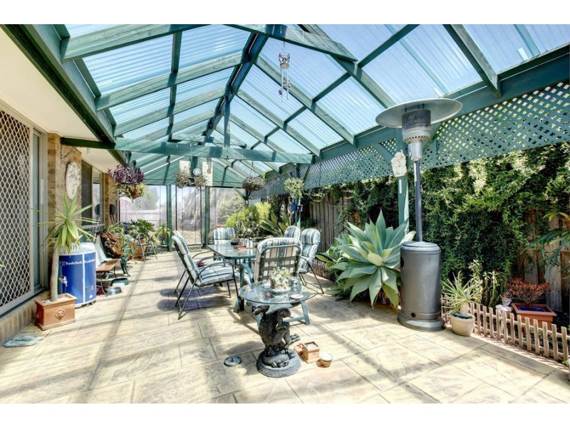 23 Tussock Crescent, Sydenham VIC 3037