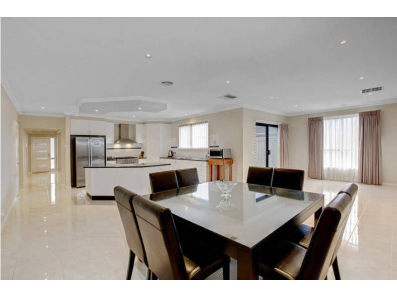 Taylors Hill VIC 3037