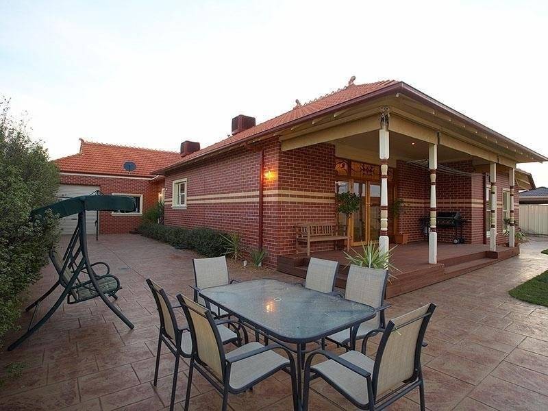 14 Duchess Court, Hillside VIC 3037