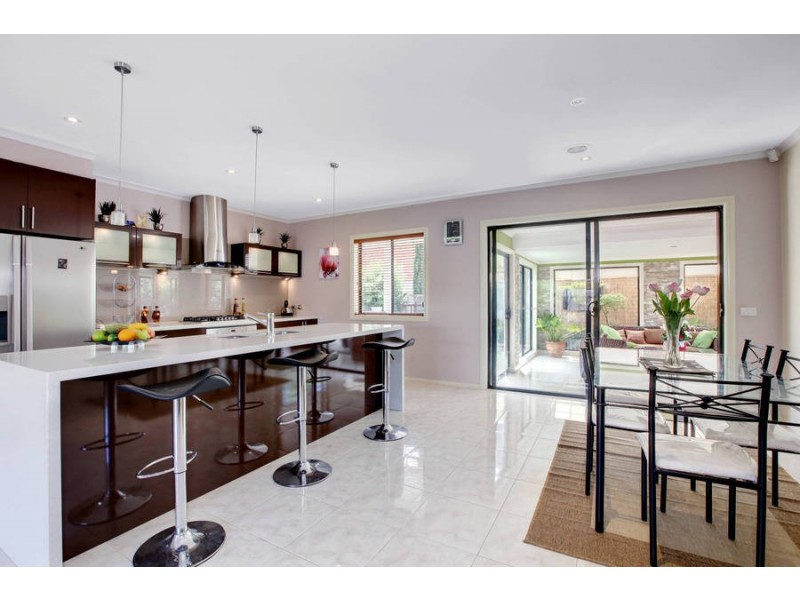 18 Flinders Street, Taylors Hill VIC 3037