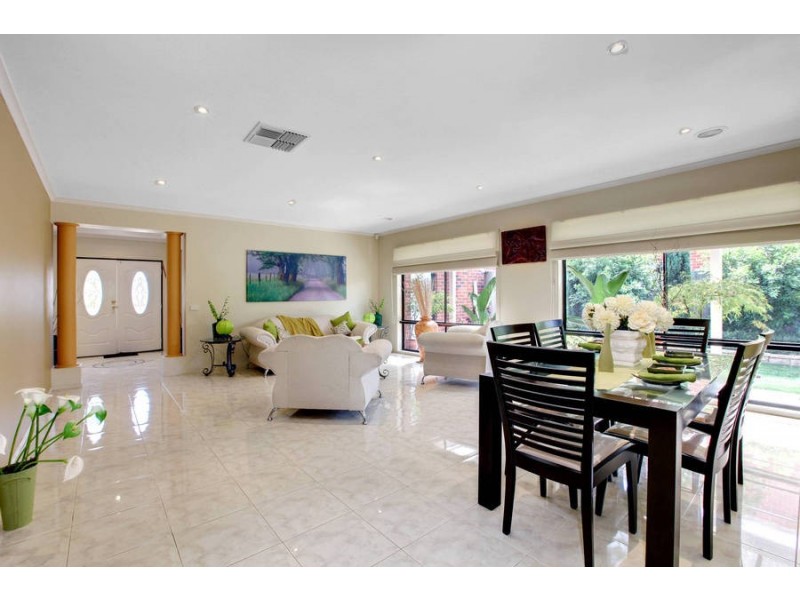 18 Flinders Street, Taylors Hill VIC 3037