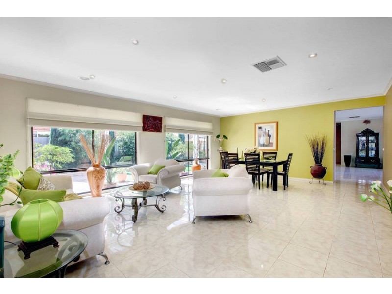 18 Flinders Street, Taylors Hill VIC 3037