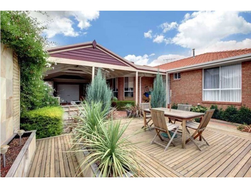 4 Arcadia Close, Taylors Lakes VIC 3038