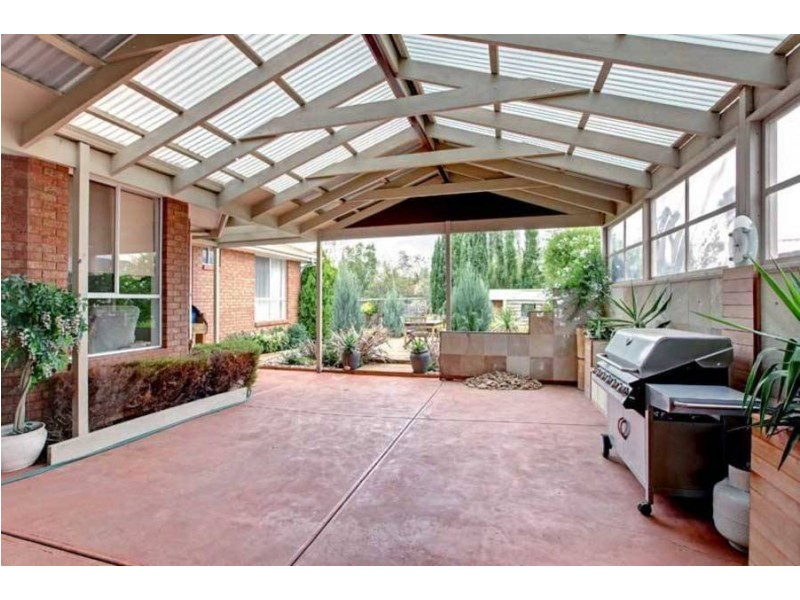 4 Arcadia Close, Taylors Lakes VIC 3038