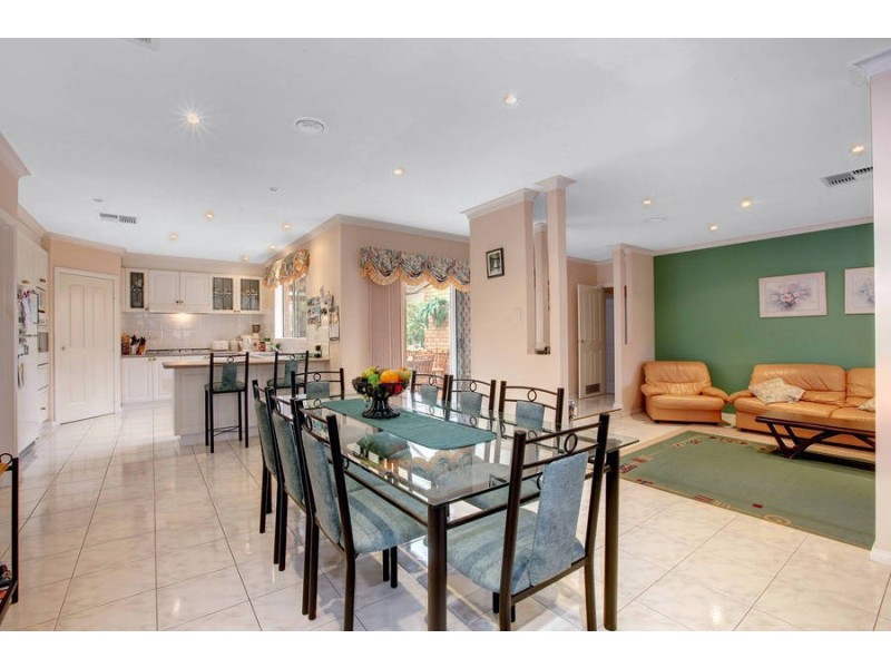 4 Arcadia Close, Taylors Lakes VIC 3038