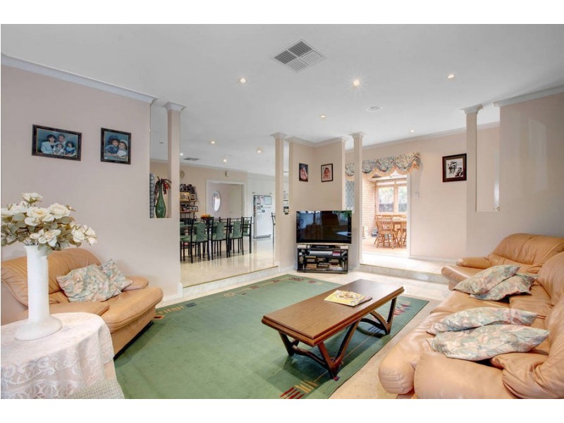 4 Arcadia Close, Taylors Lakes VIC 3038