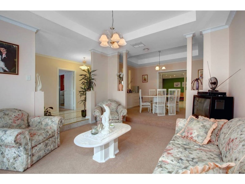 4 Arcadia Close, Taylors Lakes VIC 3038