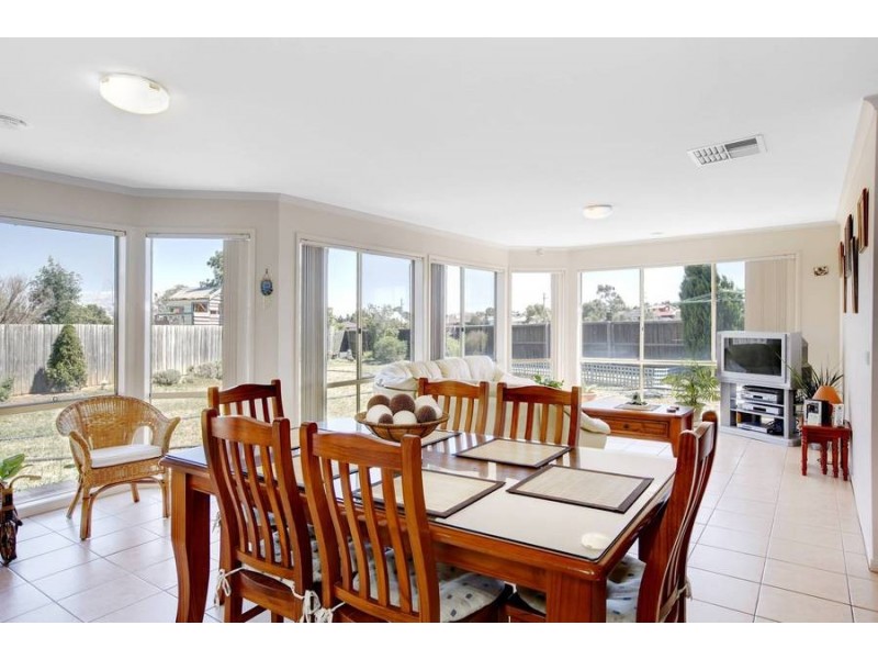 35 Perceval Crescent, Taylors Lakes VIC 3038