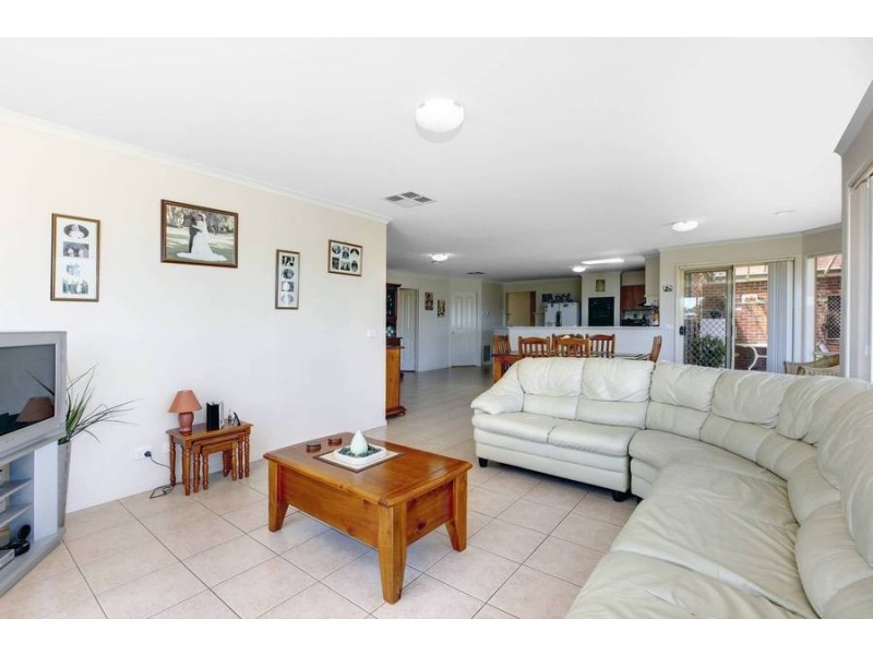 35 Perceval Crescent, Taylors Lakes VIC 3038