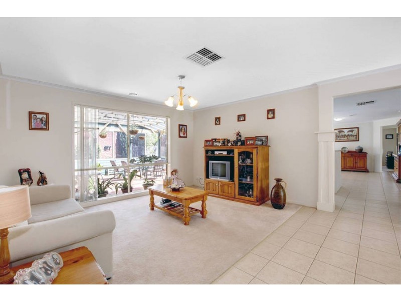 35 Perceval Crescent, Taylors Lakes VIC 3038