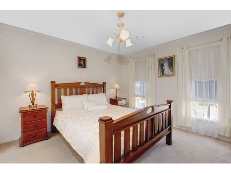 35 Perceval Crescent, Taylors Lakes VIC 3038