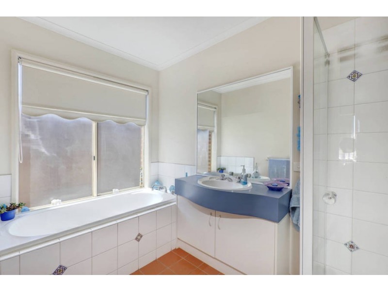 35 Perceval Crescent, Taylors Lakes VIC 3038