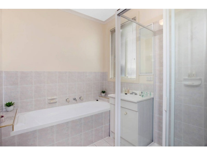 2/5 Gala Place, Keilor Downs VIC 3038