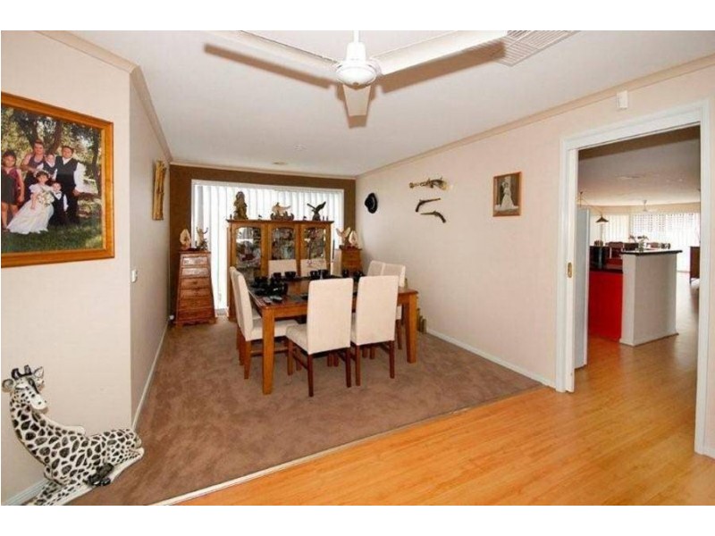 11 Sandalwood Avenue, Hillside VIC 3037