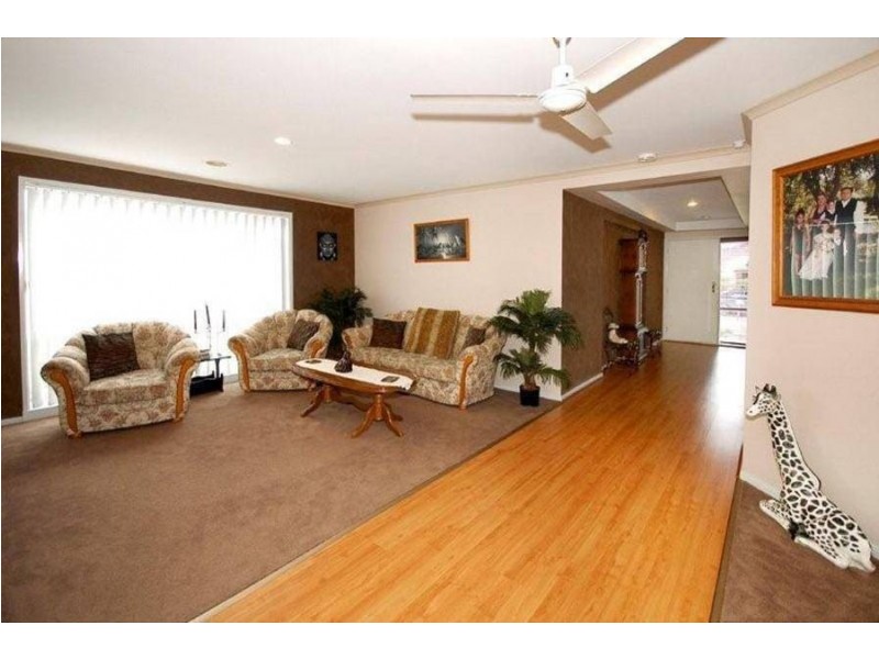 11 Sandalwood Avenue, Hillside VIC 3037