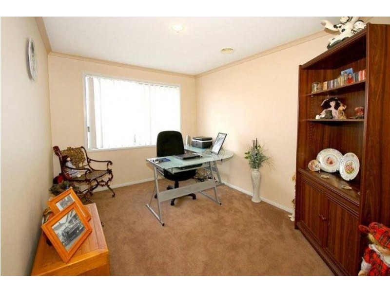 11 Sandalwood Avenue, Hillside VIC 3037