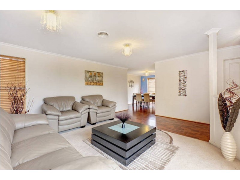 15 Sunrise Drive, Hillside VIC 3037