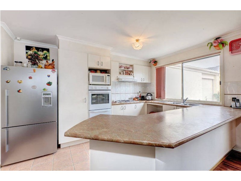 15 Sunrise Drive, Hillside VIC 3037