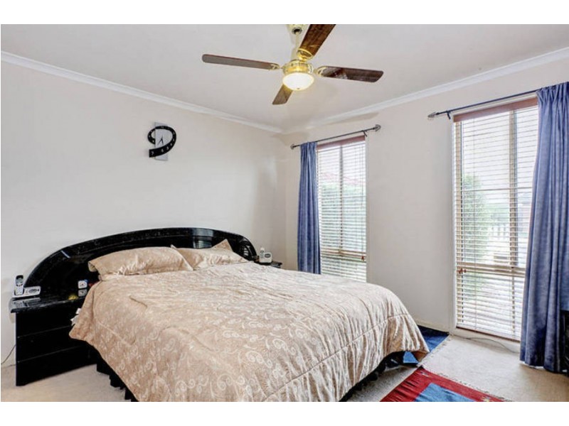 15 Sunrise Drive, Hillside VIC 3037