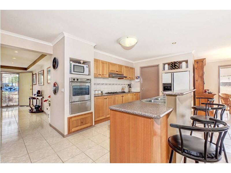 15 Lancelot Court, Hillside VIC 3037