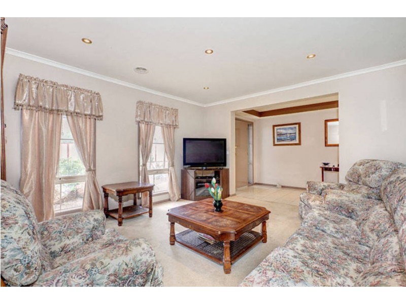 15 Lancelot Court, Hillside VIC 3037