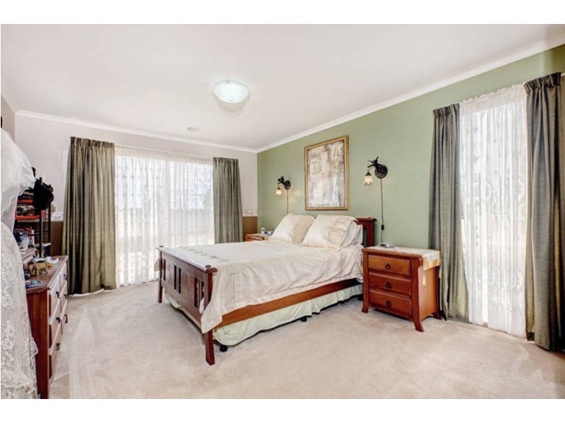 15 Lancelot Court, Hillside VIC 3037