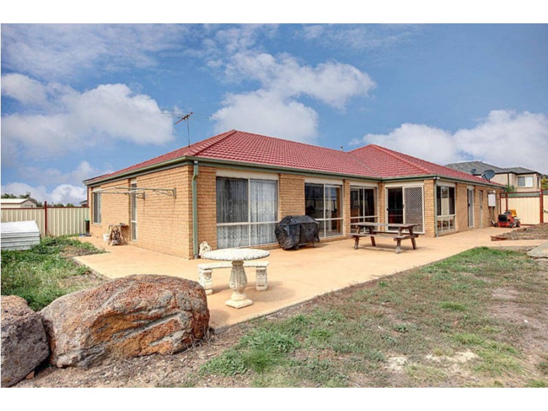 15 Lancelot Court, Hillside VIC 3037