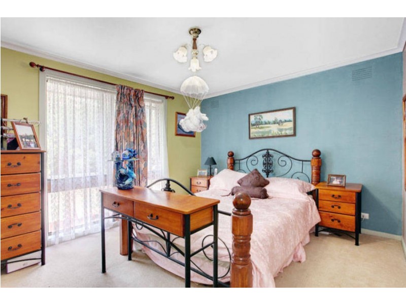 4 Turfan Close, Keilor Downs VIC 3038