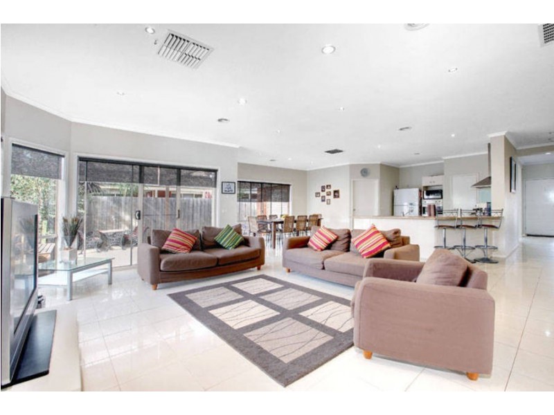 32 University Drive, Taylors Hill VIC 3037