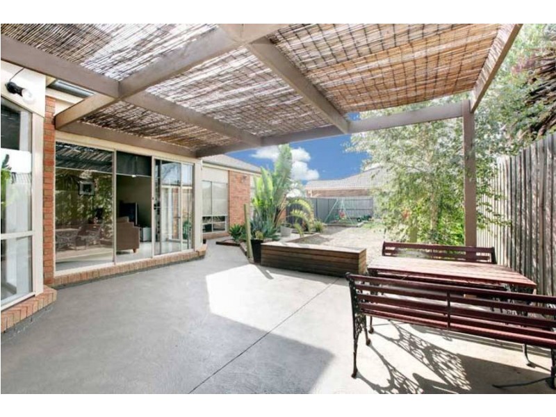 32 University Drive, Taylors Hill VIC 3037