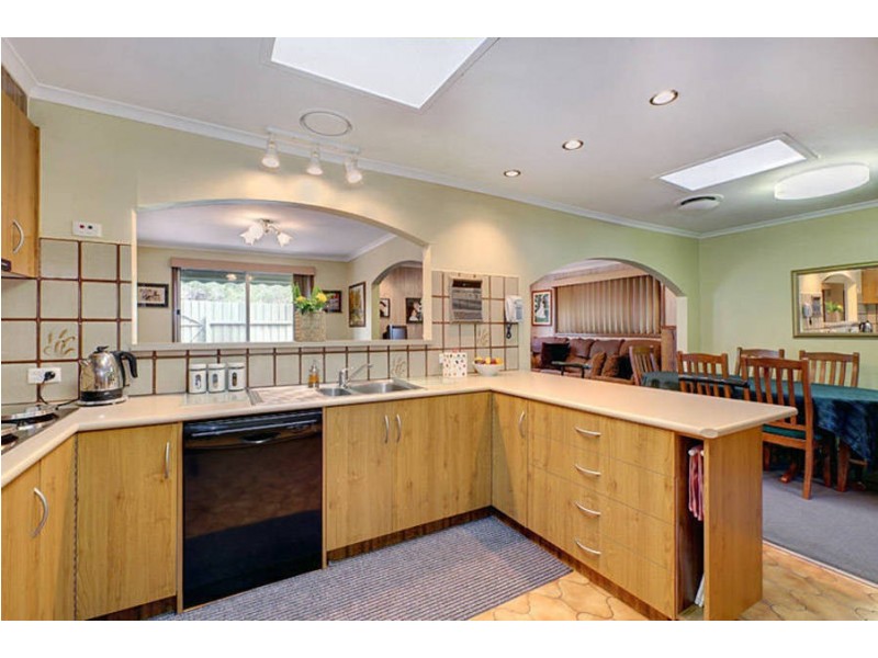 14 Barclay Close, Gladstone Park VIC 3043