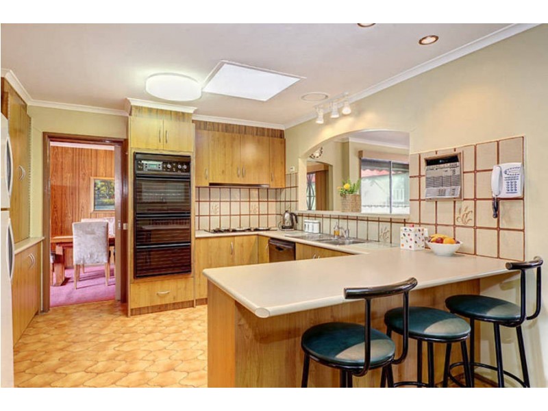 14 Barclay Close, Gladstone Park VIC 3043