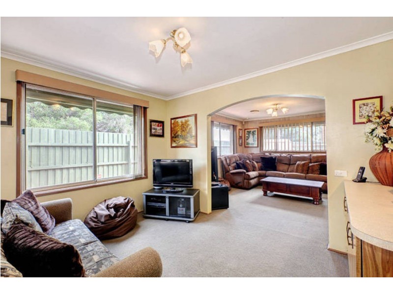 14 Barclay Close, Gladstone Park VIC 3043