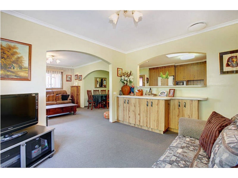 14 Barclay Close, Gladstone Park VIC 3043