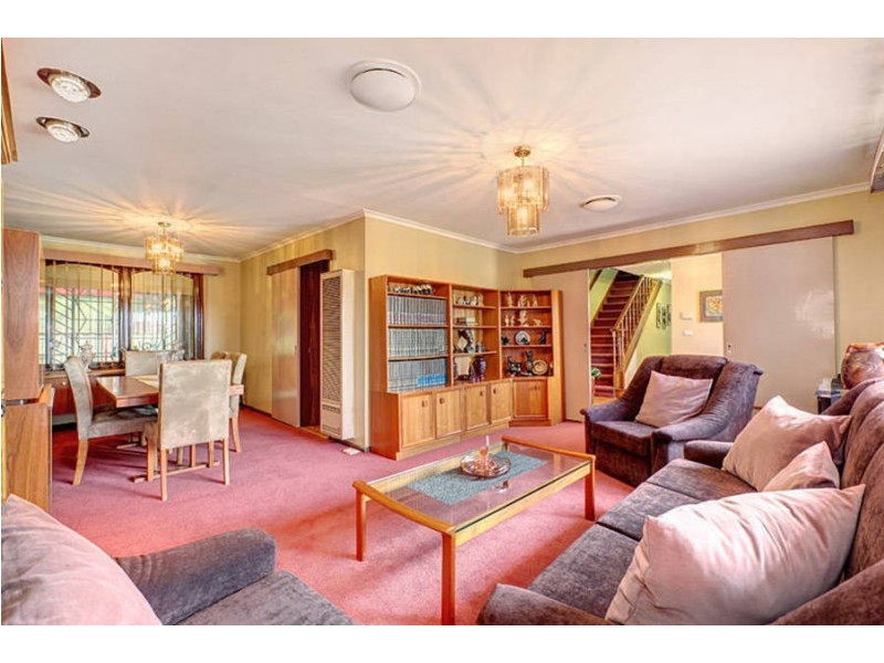 14 Barclay Close, Gladstone Park VIC 3043