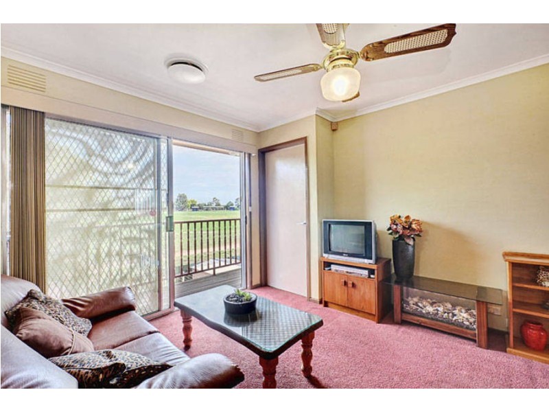 14 Barclay Close, Gladstone Park VIC 3043