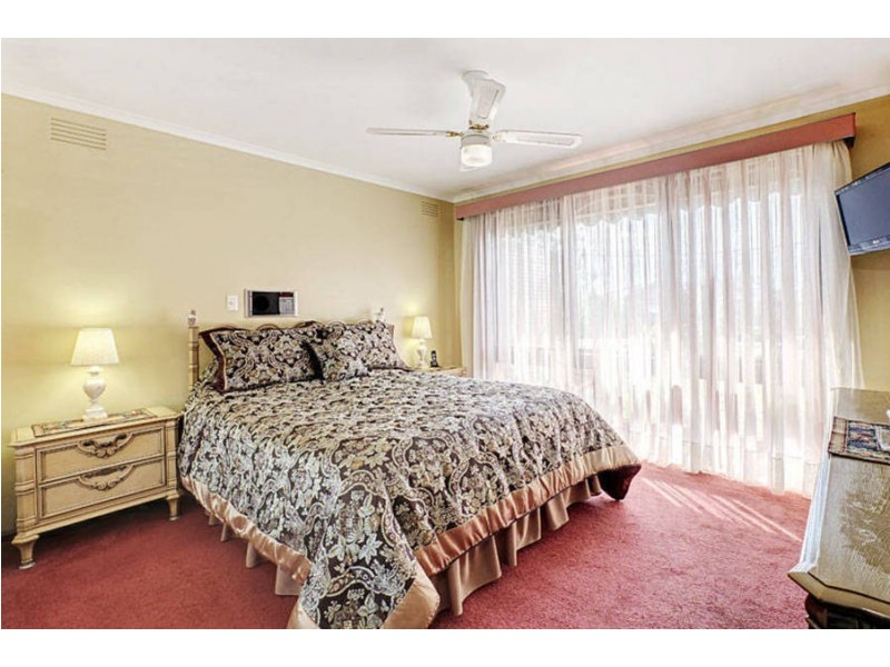 14 Barclay Close, Gladstone Park VIC 3043