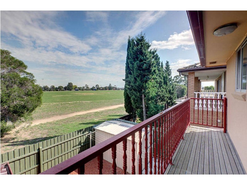 14 Barclay Close, Gladstone Park VIC 3043