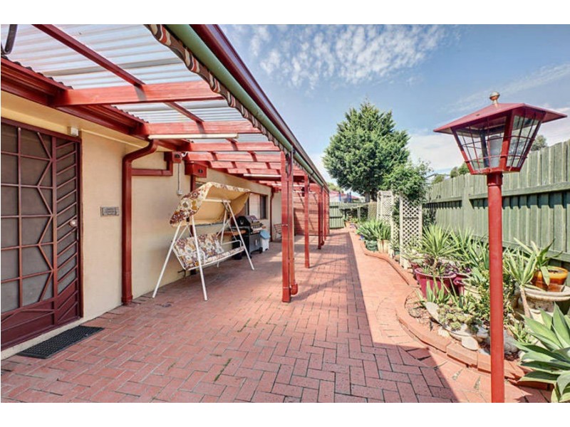 14 Barclay Close, Gladstone Park VIC 3043