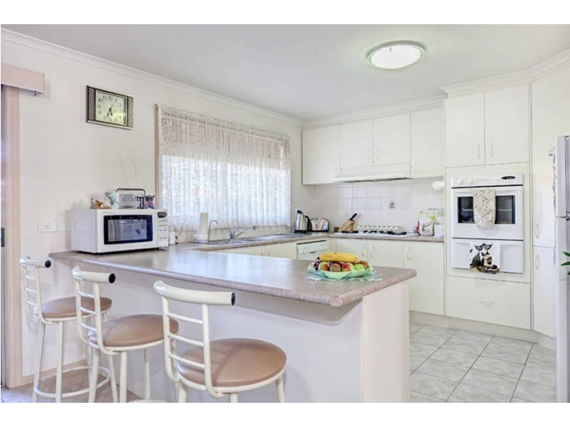 14 Sandalwood Avenue, Hillside VIC 3037