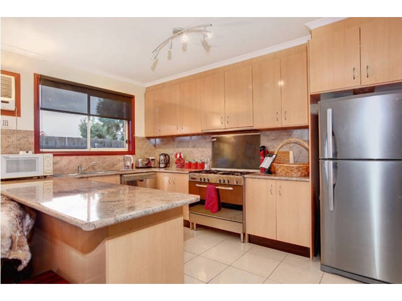 1 Avon Walk, Taylors Hill VIC 3037