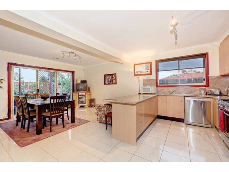 1 Avon Walk, Taylors Hill VIC 3037