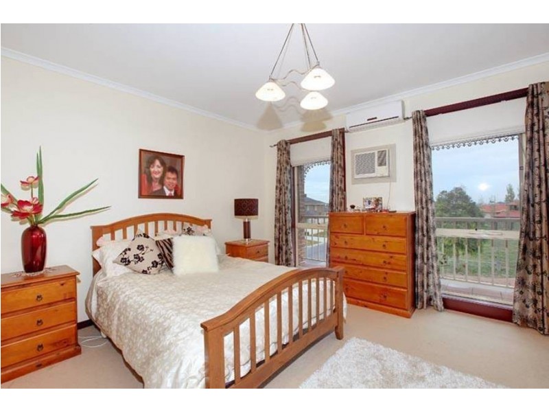 1 Avon Walk, Taylors Hill VIC 3037